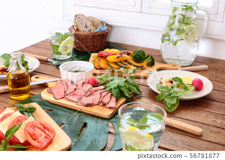 Three kinds of cutting board, botanical image 56781877