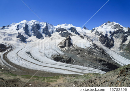 Diavolezza觀點的Pitz Bernina Morteratsch冰川 Diavolezza觀點的Pitz Bernina Morteratsch冰川 56782896