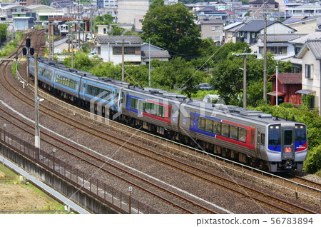 Limited express south wind driven by N2000 series + 2000 series diesel cars 56783894