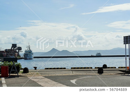 Ushibuka港口,鹿兒島縣長島往返渡輪碼頭,天草市,熊本縣周圍的風景 Ushibuka港口,鹿兒島縣長島往返渡輪碼頭,天草市,熊本縣周圍的風景 56784889