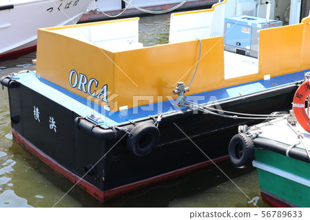 Mooring ship at Yokohama Port 56789633