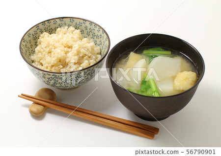 Miso soup, turnip miso soup, vegetable miso soup and brown rice Miso soup, turnip miso soup, vegetable miso soup and brown rice 56790901