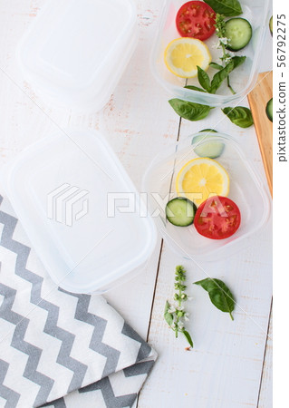 Storage container 56792275