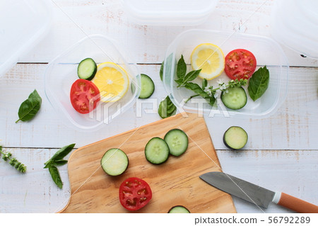 Storage container 56792289