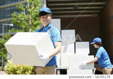 Delivery moving man Delivery moving man 56795178