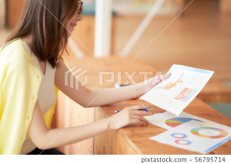 Female business image 56795714