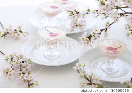 Cherry pudding 56800916