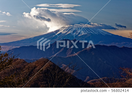 從與Namdaegami和Hamaiba Maru看見的雪雲的富士山 從與Namdaegami和Hamaiba Maru看見的雪雲的富士山 56802414