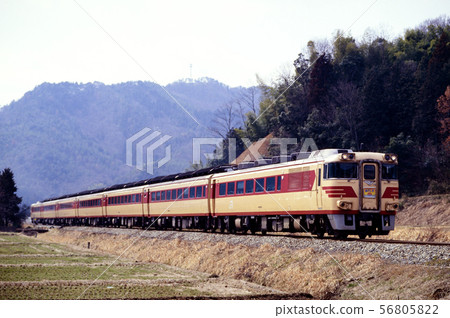 1996 Kiha 181 series Asashio 7 cars running on Maizuru Line 56805822