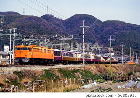 1996 EF65123東海道線的Ozaki乘客Wakuwaku Dan Ran 56805913