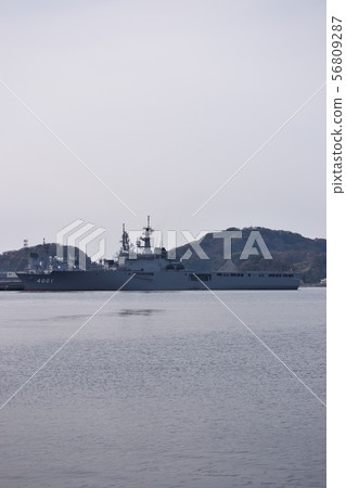 Preparation for leaving port Preparation for leaving port 56809287