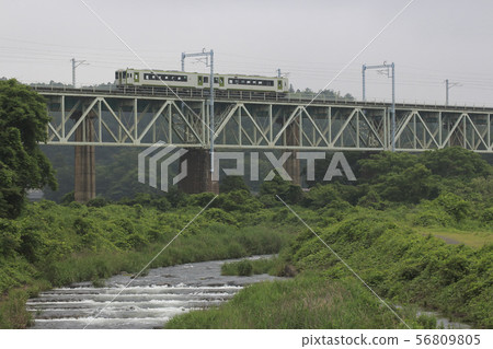 Tohoku Main Line Kiha 110 (Kuroiso Shin-Shirakawa) crossing the Kurokawa Railway Bridge 56809805