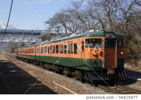 Kita-Shinano Line Series 115 (Shonan color) 56810977