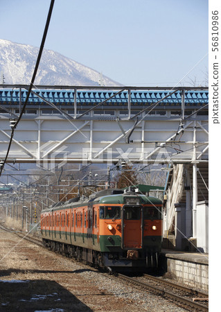 Kita-Shinano Line系列115(湘南色) Kita-Shinano Line系列115(湘南色) 56810986