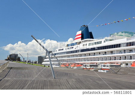 Yokohama-Otsanbashi 56811801