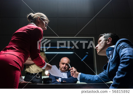 Attorney in disagreement with the prosecutor during the hearing of a suspect 56815892