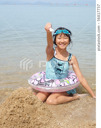 A girl who enjoys swimming 56817737