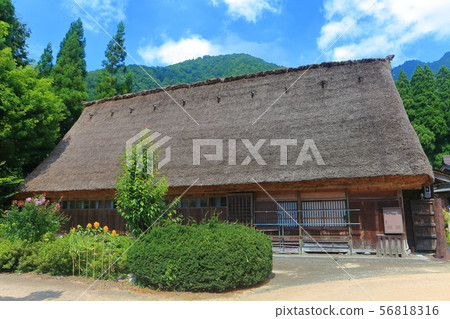 [Toyama] Gokayama Suganuma Gassho Village under clear sky 56818316