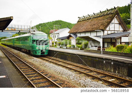 Yufuin no Mori, passing through Bungo Nakamura Station on the Kyudai Main Line 56818958