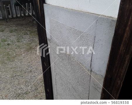Repairing broken walls 56819338