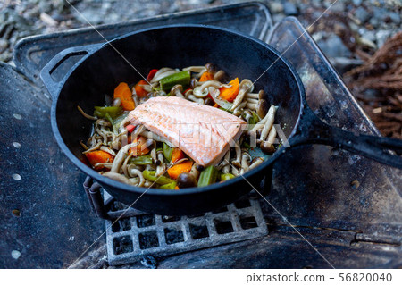 Dutch Oven Cuisine 56820040