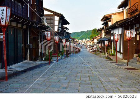 在Yao和Suwamachi Hondori有100種日本道路選擇 在Yao和Suwamachi Hondori有100種日本道路選擇 56820528