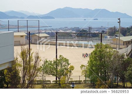 從學校地面看廣島灣的景色 從學校地面看廣島灣的景色 56820953