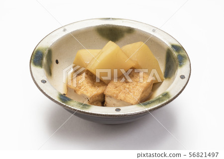 Simmered green papaya and deep fried 56821497