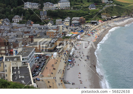 Along the coast of Etretat 56822638