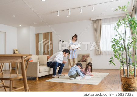 一家四口，父母和小孩，每天，好朋友，家庭團體 56827322