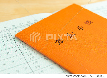 退休金筆記本、退休金福利、公共退休金、領取福利的起始年齡、全民保險、2 本、宏觀經濟幻燈片 56828482