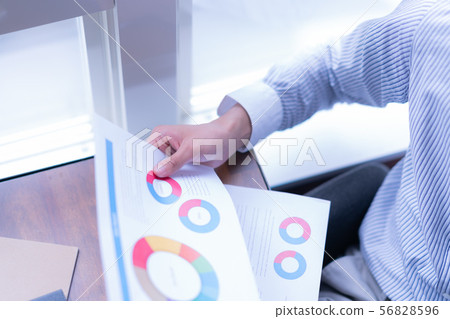 Business man daytime man indoor indoor work casual 1 person 1 person 1 person 56828596