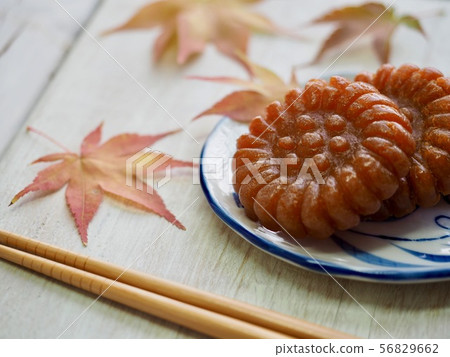 Korean traditional sweets: Yakgwa, maple leaves, and hangwa 56829662