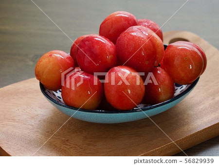 Fresh organic fruit plums from Korea 56829939