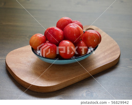 Fresh organic fruit plums from Korea 56829942