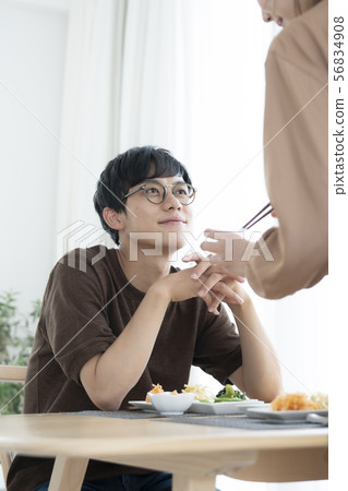 已婚夫婦午餐假日午餐啤酒晚餐小吃 56834908