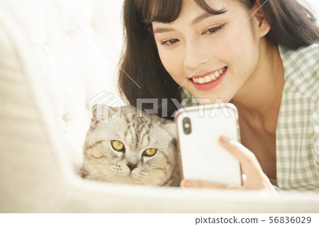 Women lifestyle pets 56836029