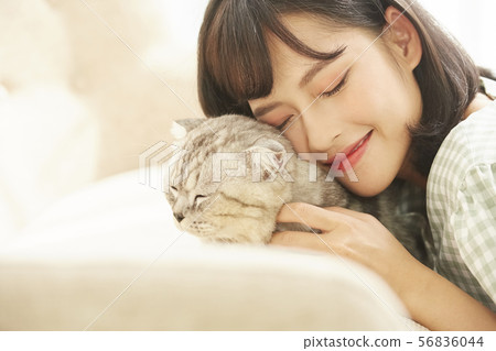 女性生活寵物 56836044