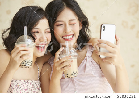 女性朋友生活方式 56836251