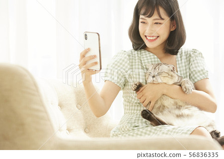 Women lifestyle pets 56836335