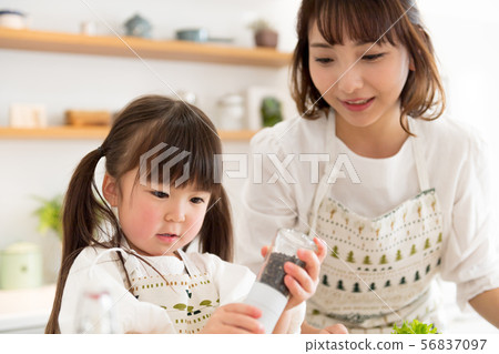 Kitchen, parent and child, help Kitchen, parent and child, help 56837097