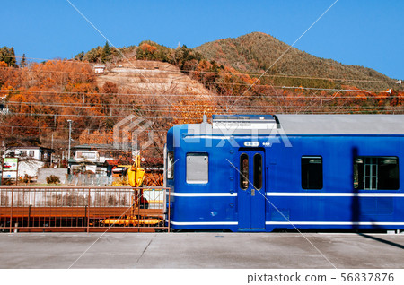 Shimoyoshida blue train terrace with Arakurayama 56837876