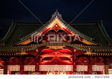 Kanda Myojin Shrine main gate grow in the dark at 56837888