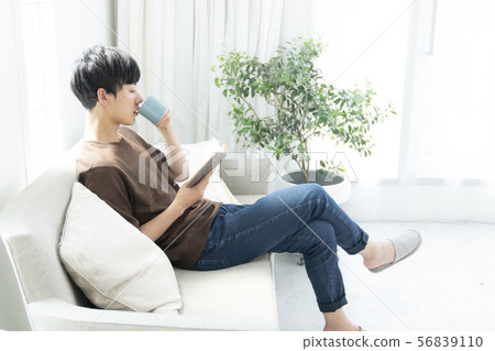 Men Relax Lifestyle Reading Holidays Hobbies Break Time 56839110