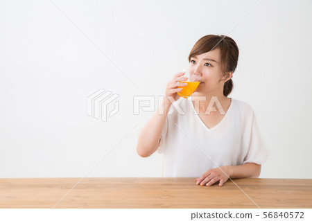 飲料和女性 飲料和女性 56840572