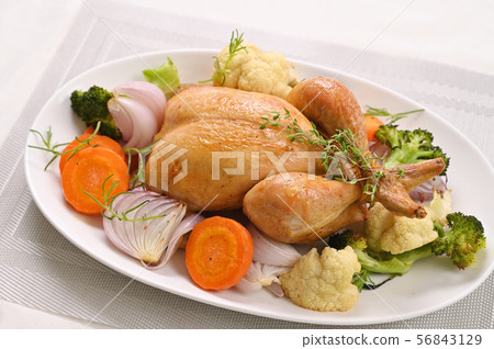 Roast chicken and roast chicken 56843129