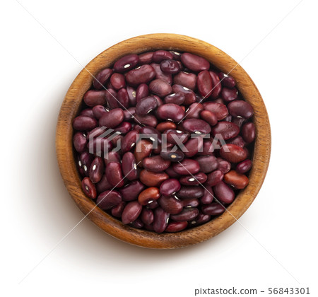 Red beans in wooden bowl isolated on white background Red beans in wooden bowl isolated on white background 56843301