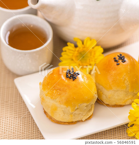 Mid-Autumn Festival, egg yolk, moon cake, close-up, Moon Festival, yolk pastry, cake Mid-Autumn Festival, egg yolk, moon cake, close-up, Moon Festival, yolk pastry, cake 56846591