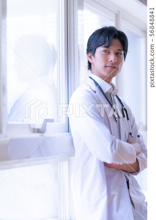 Doctor medical hospital male daytime man indoor indoor work illness virus lab coat medical examination medical examination medicine 56848841