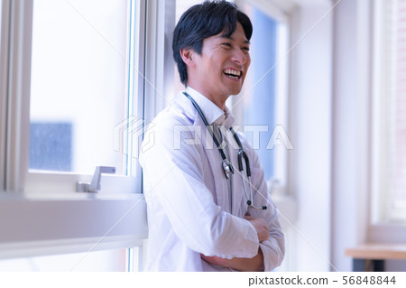 Doctor medical hospital male daytime man indoor indoor work illness virus lab coat medical examination medical examination medicine 56848844